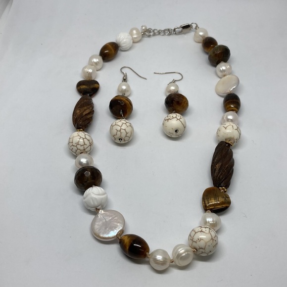 Brown & Beige Necklace Set - Picture 7 of 7